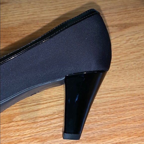 Elegant and comfortable patent mix heels - Picture 3 of 6